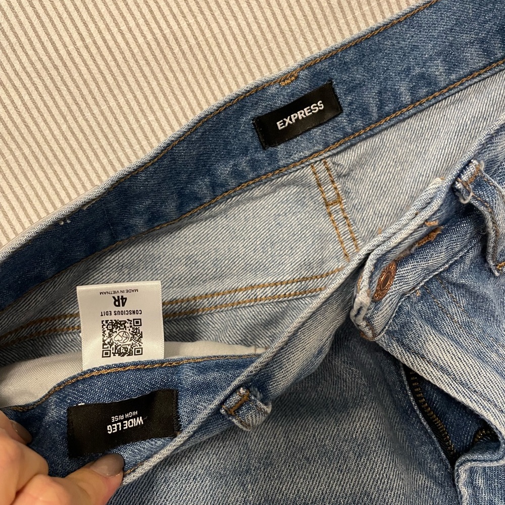 Express Wide Leg Jean - Picture 4 of 4